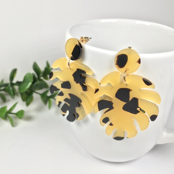 Jewelry - Tortoise Shell Leopard Leaf Dangle Drop Earrings